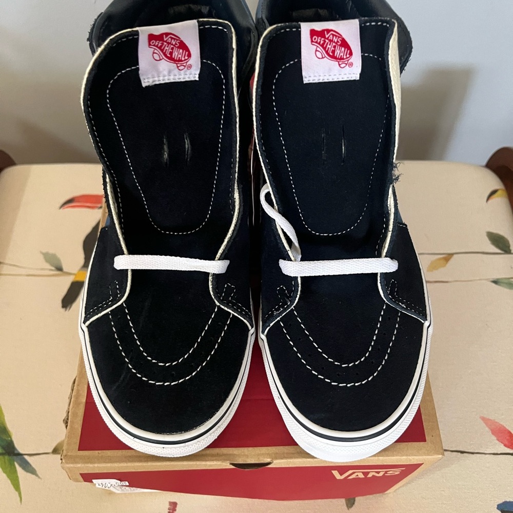 Vans Sk8-Hi Navy Suede & Canvas Men’s 9.5 Women’s 11. New with Box